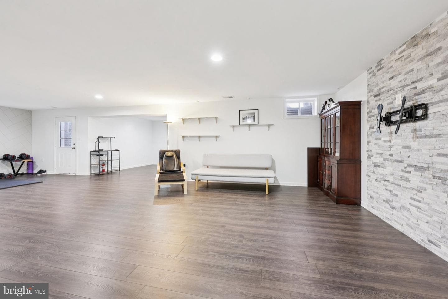 101 Sovereign Court photo 33