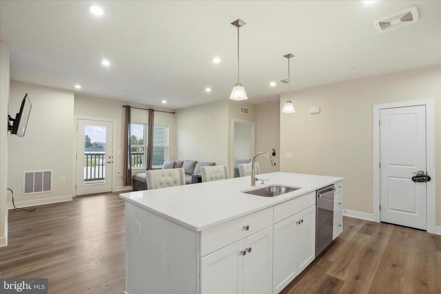 151 Mccormick #203 photo 7