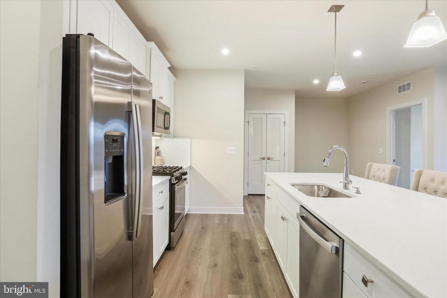 151 Mccormick #203 photo 8