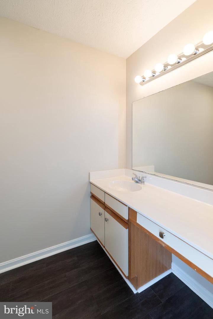 218 Tudor Drive photo 20