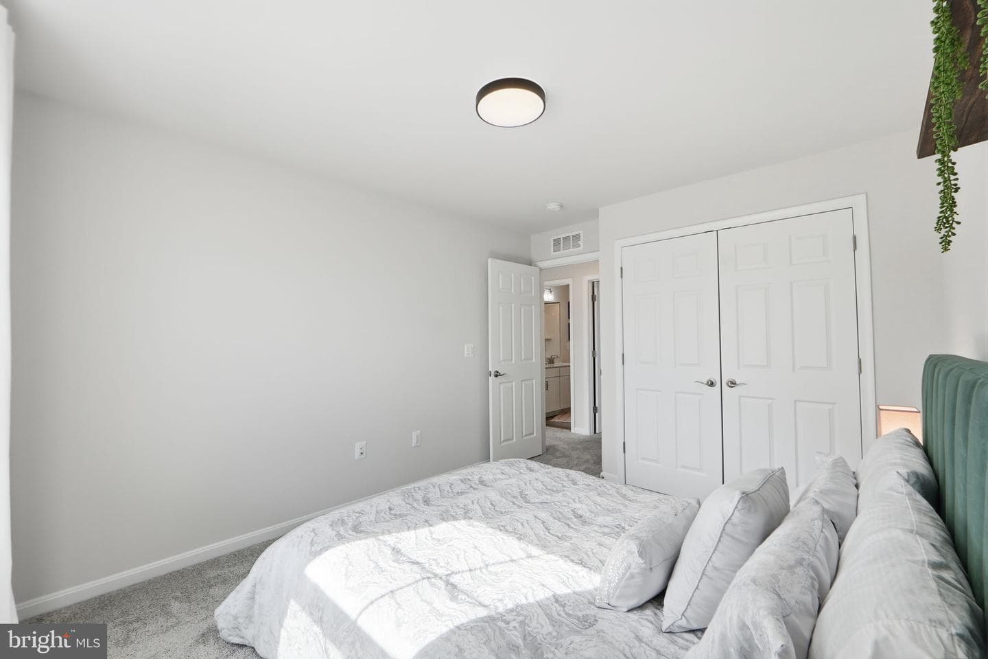 128 Poe Drive photo 35
