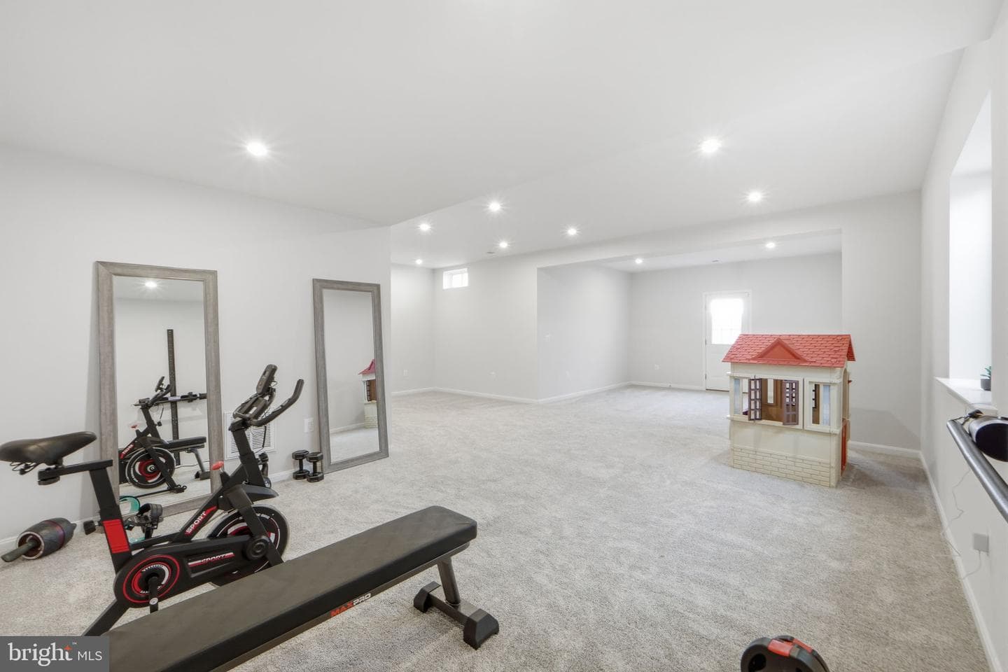 128 Poe Drive photo 43