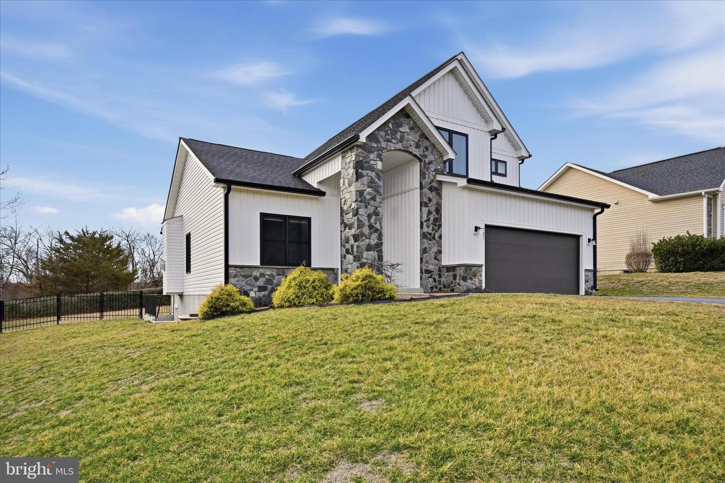 787 W Masters Drive photo 2