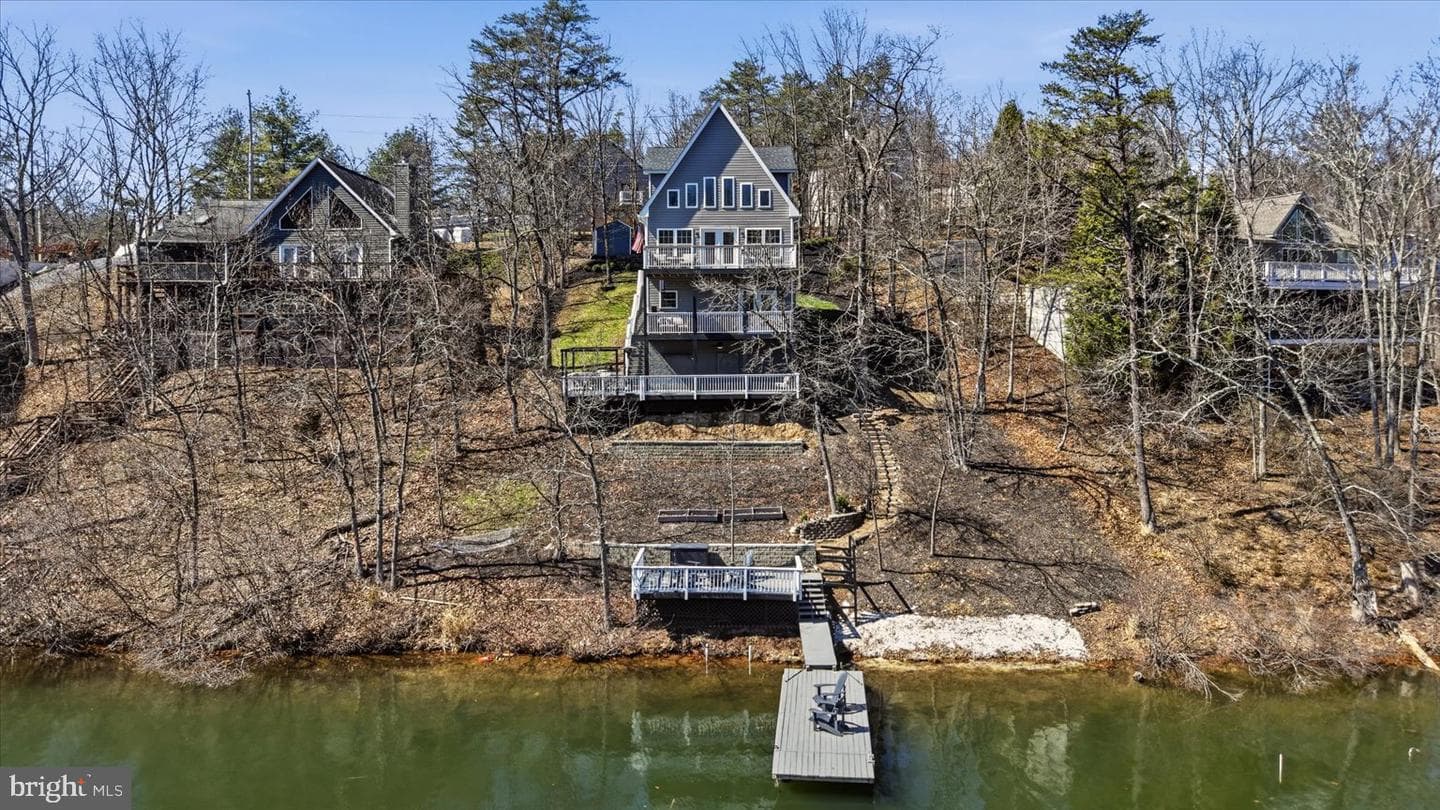 1239 Lakeview Dr