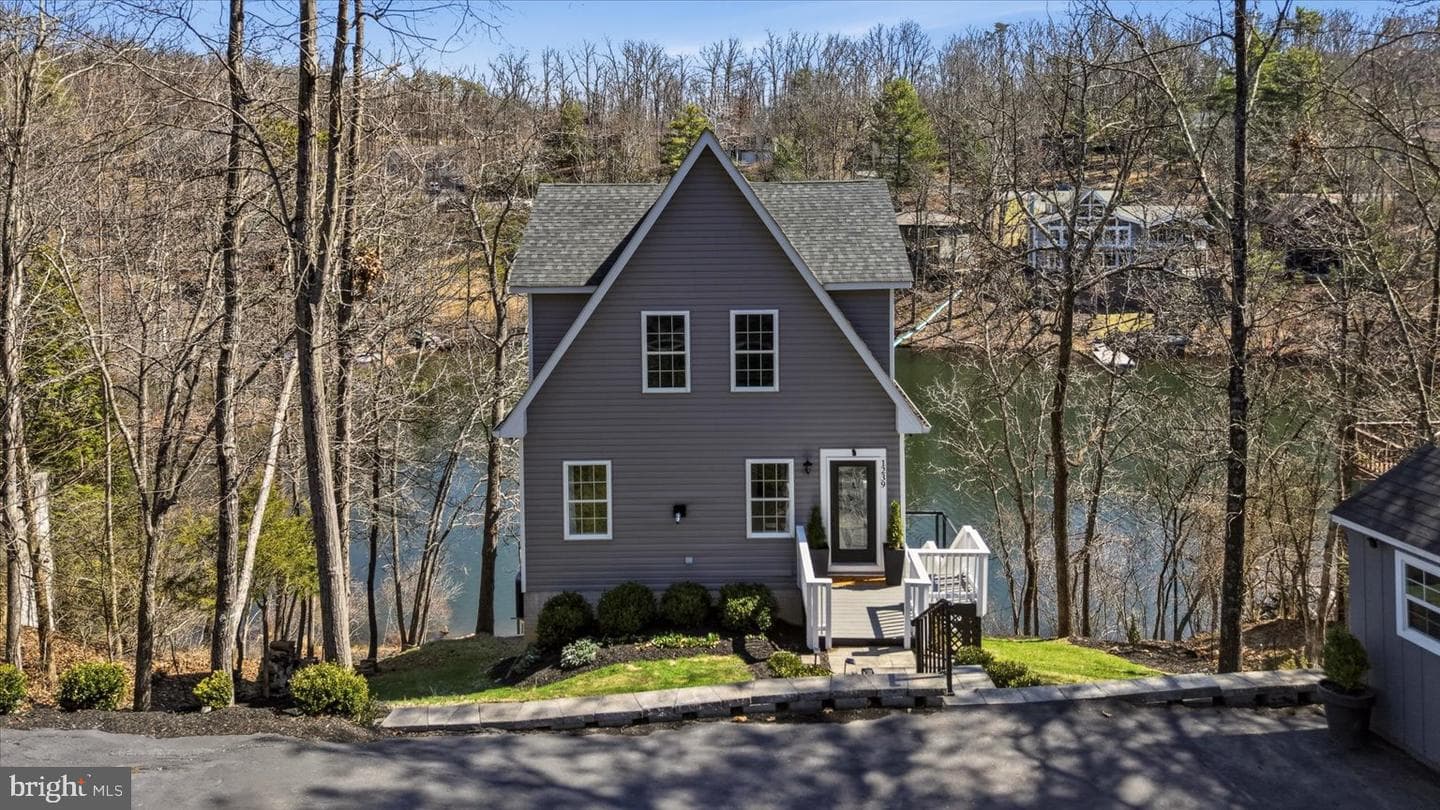 1239 Lakeview Dr photo 2