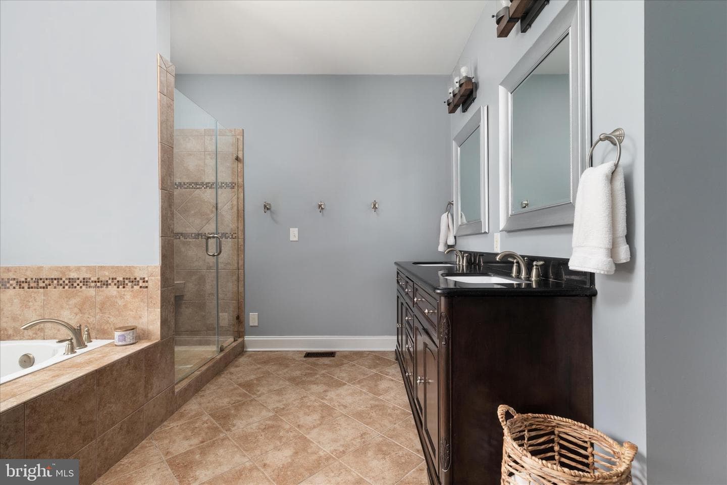 105 Barnston Court photo 34