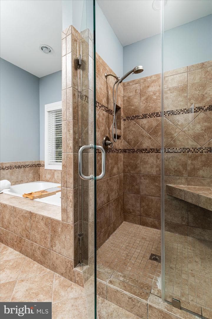105 Barnston Court photo 36