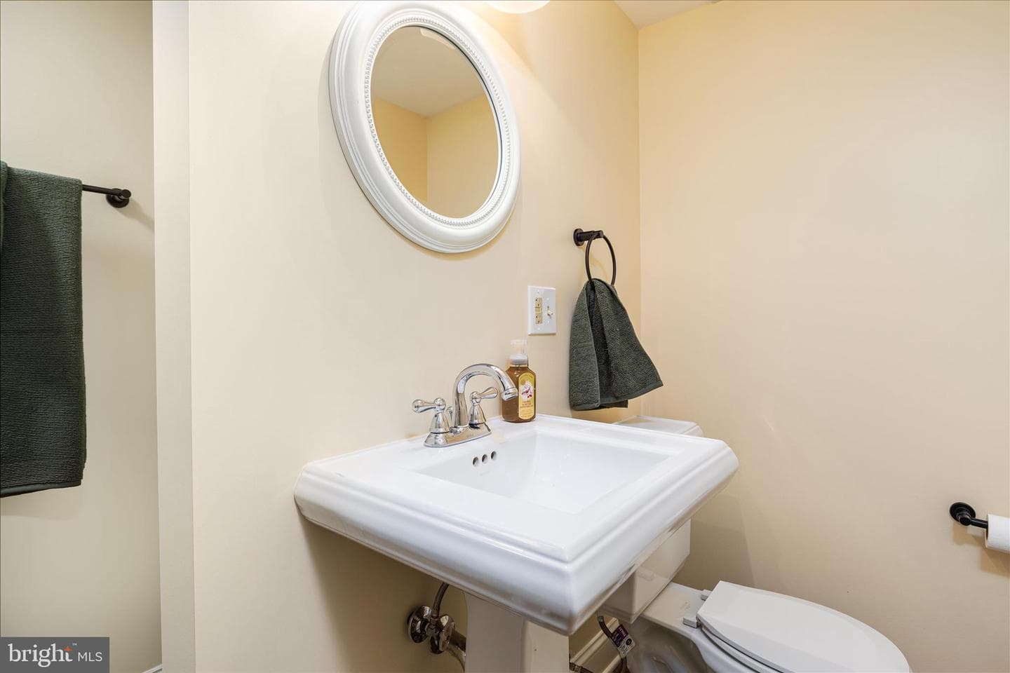 105 Barnston Court photo 42