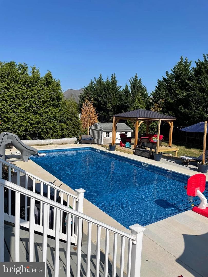105 Barnston Court photo 58