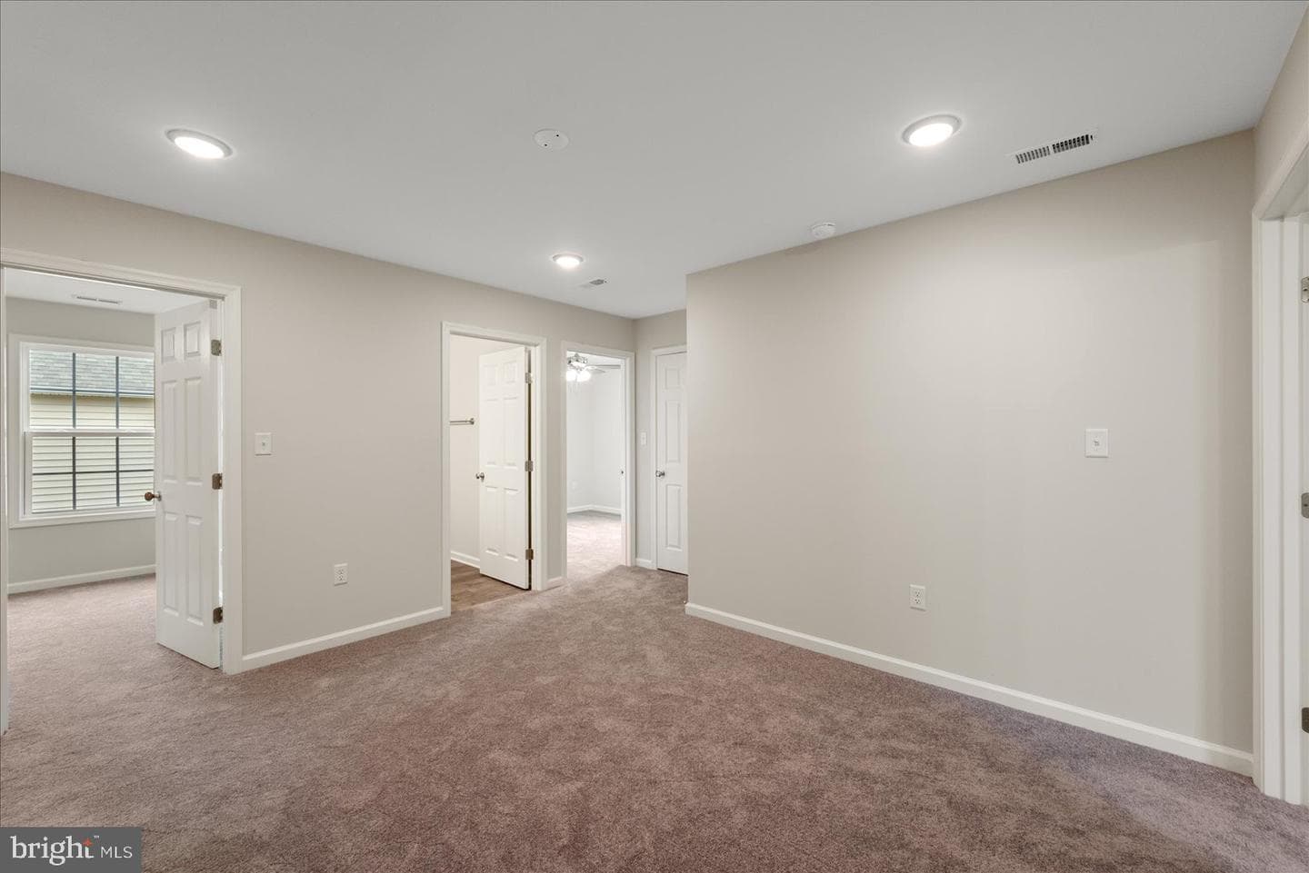 253 Rossmann Blvd photo 31