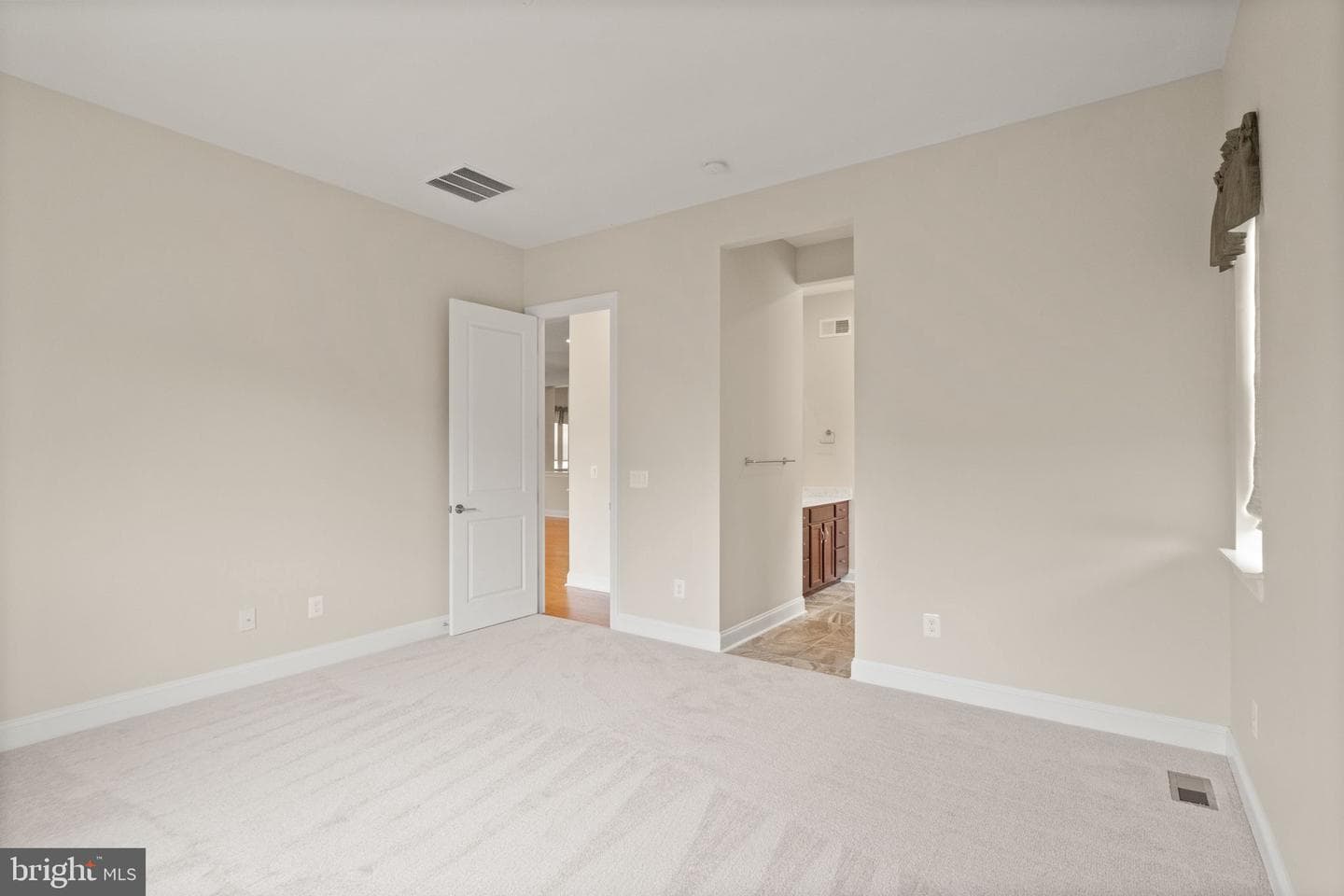 103 Cloak Lane photo 47