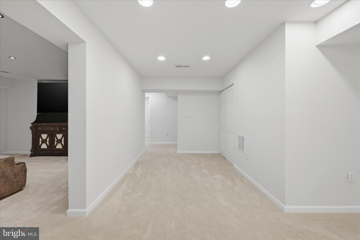 300 Clydesdale Drive photo 43
