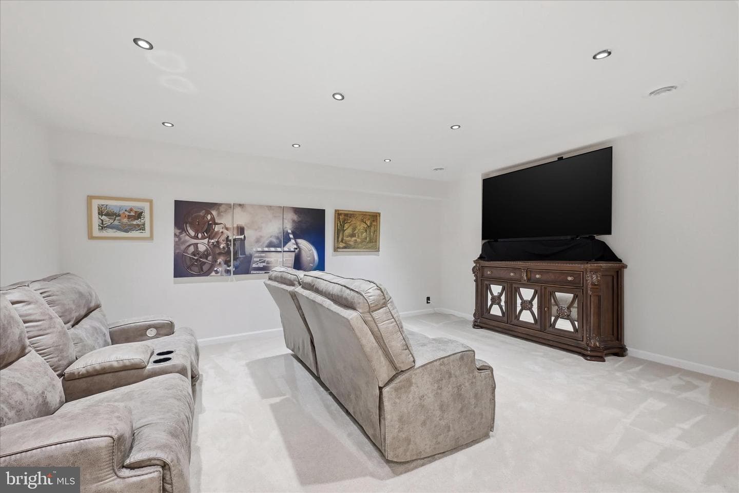 300 Clydesdale Drive photo 44