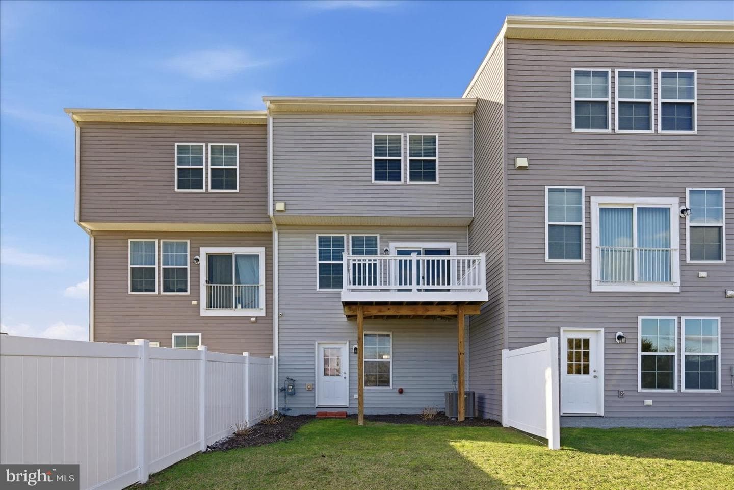 102 Stribling Way photo 3