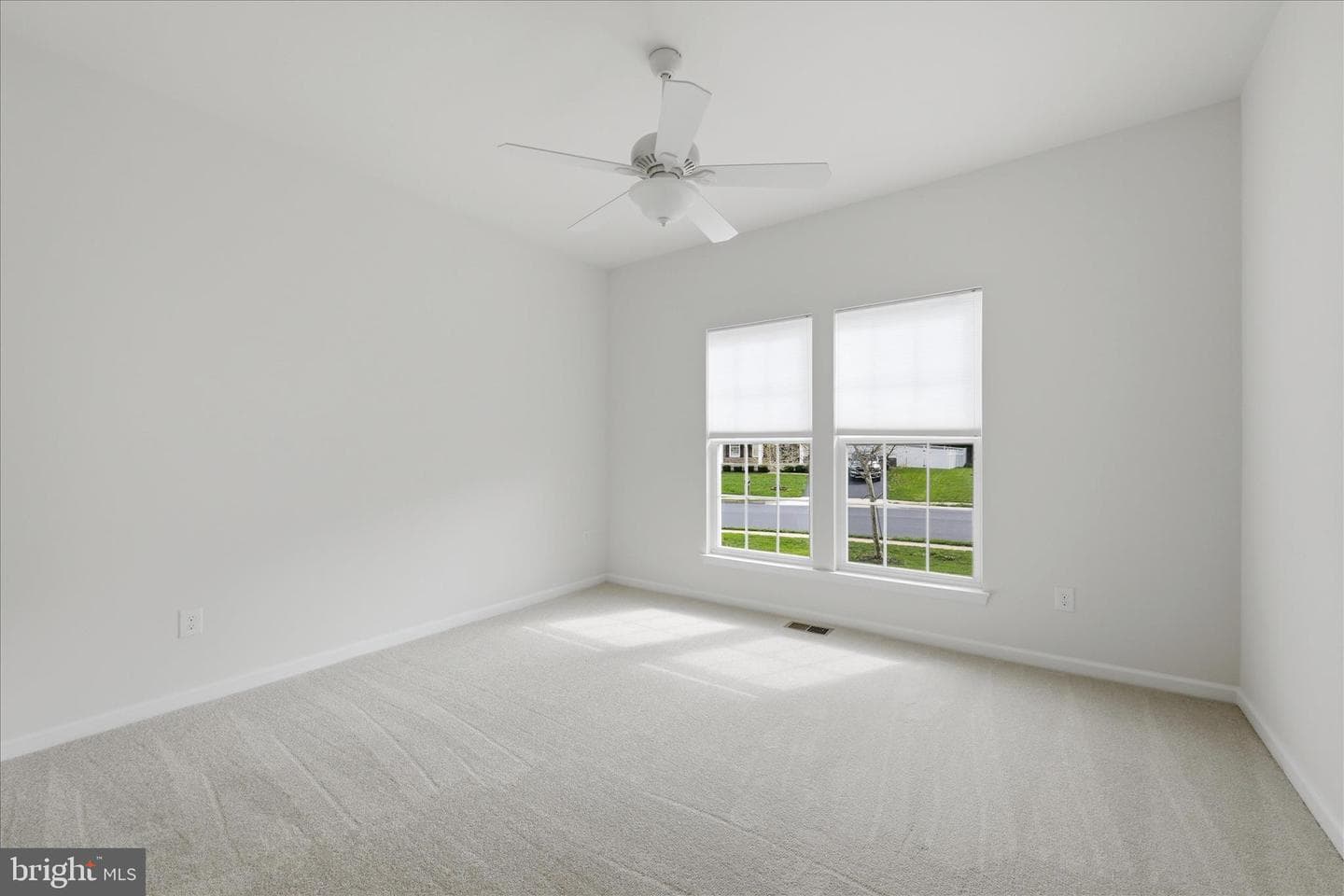 121 Hayvenhurst Court photo 18