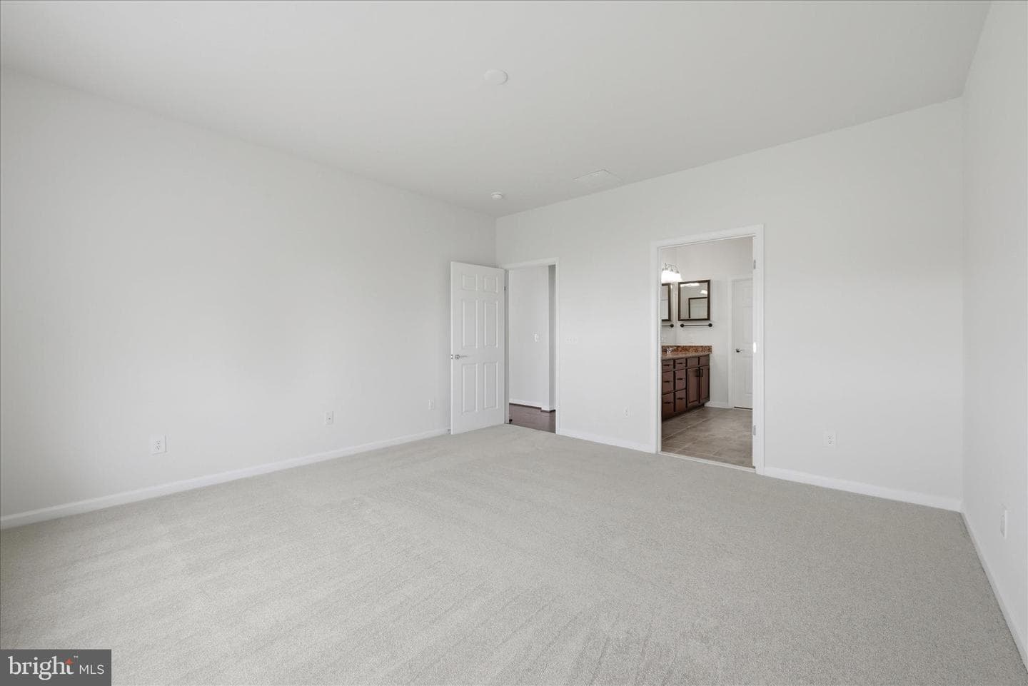 121 Hayvenhurst Court photo 22