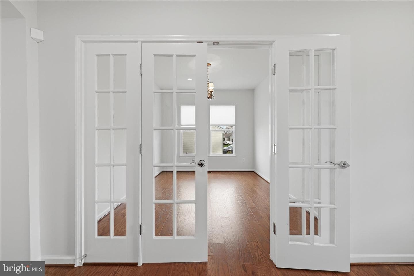 121 Hayvenhurst Court photo 3