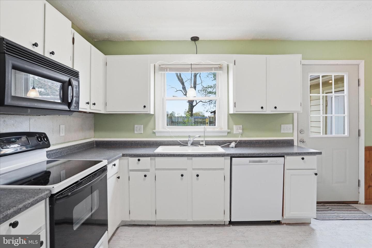 402 Carroll Drive photo 9
