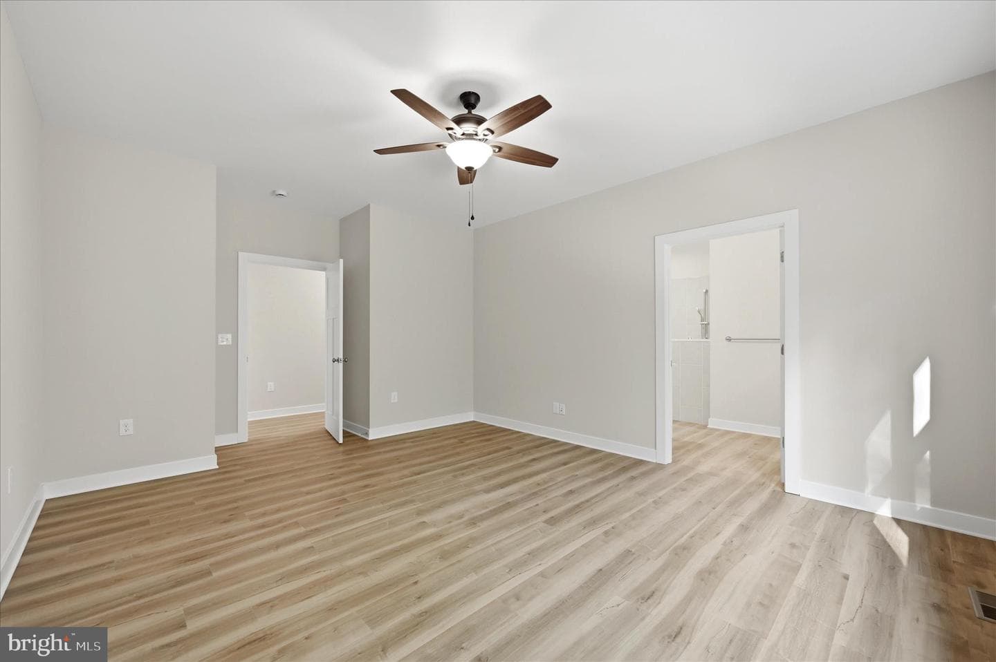 123 Stetson Street photo 37