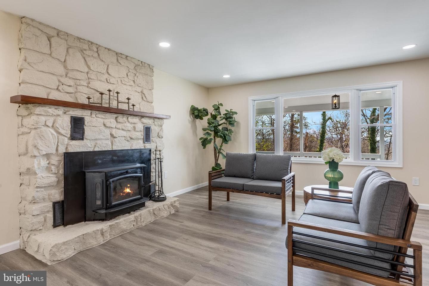 224 Hawk, Winchester