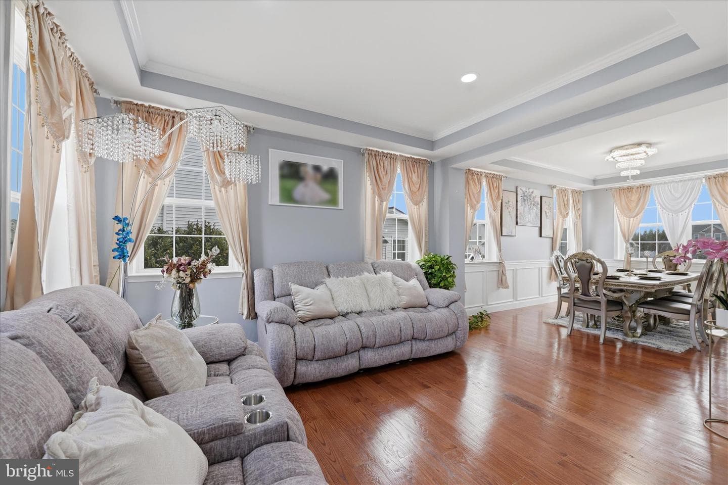 107 Paris Court photo 11
