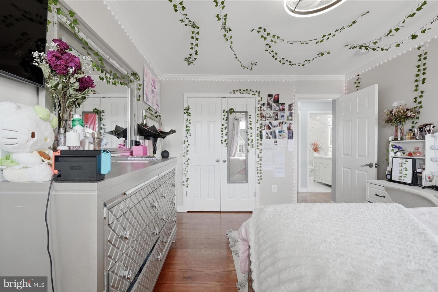 107 Paris Court photo 42