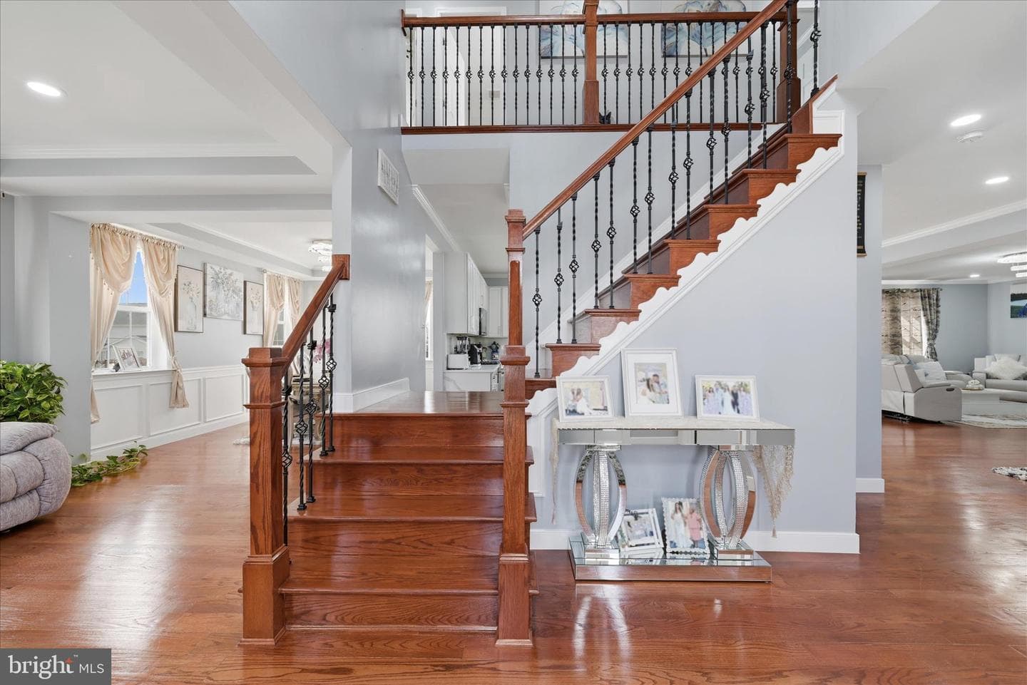 107 Paris Court photo 7