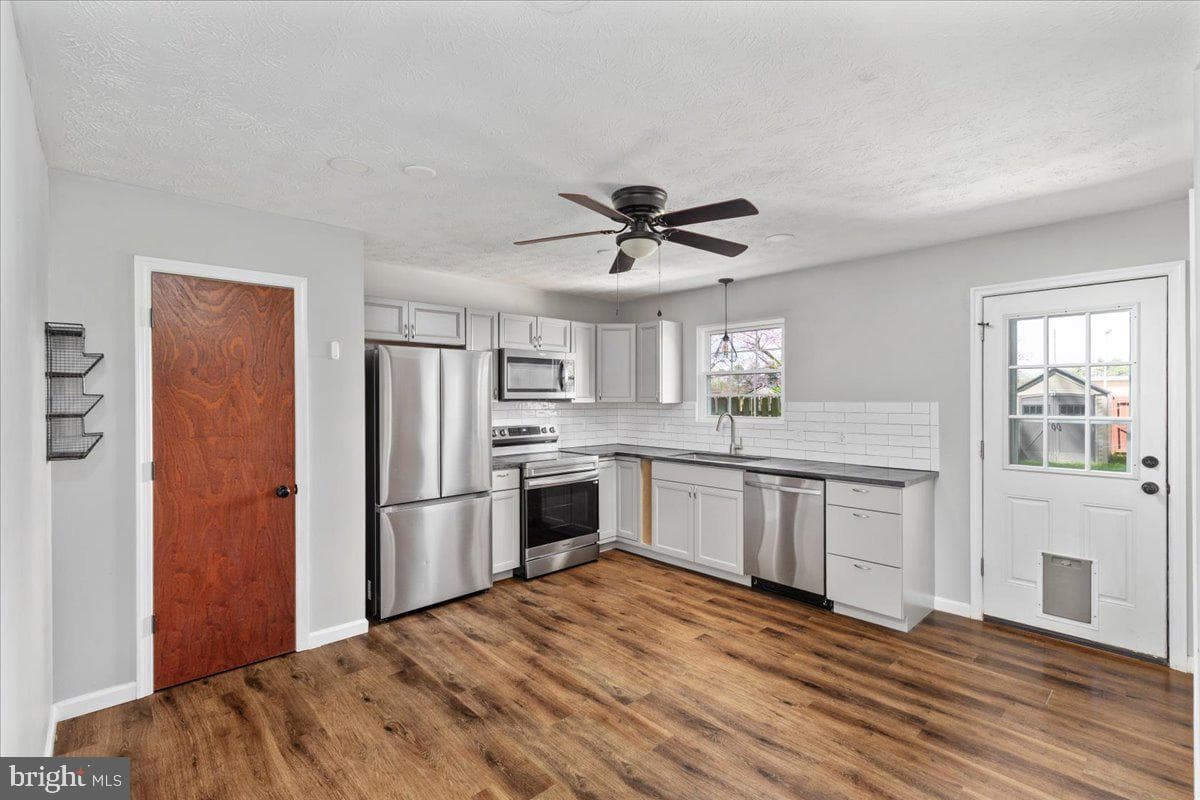 224 Carroll Drive photo 7