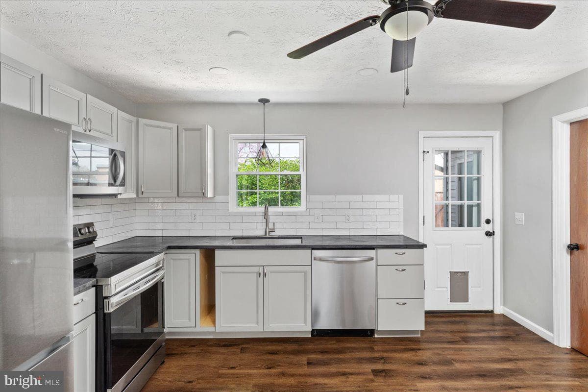 224 Carroll Drive photo 8