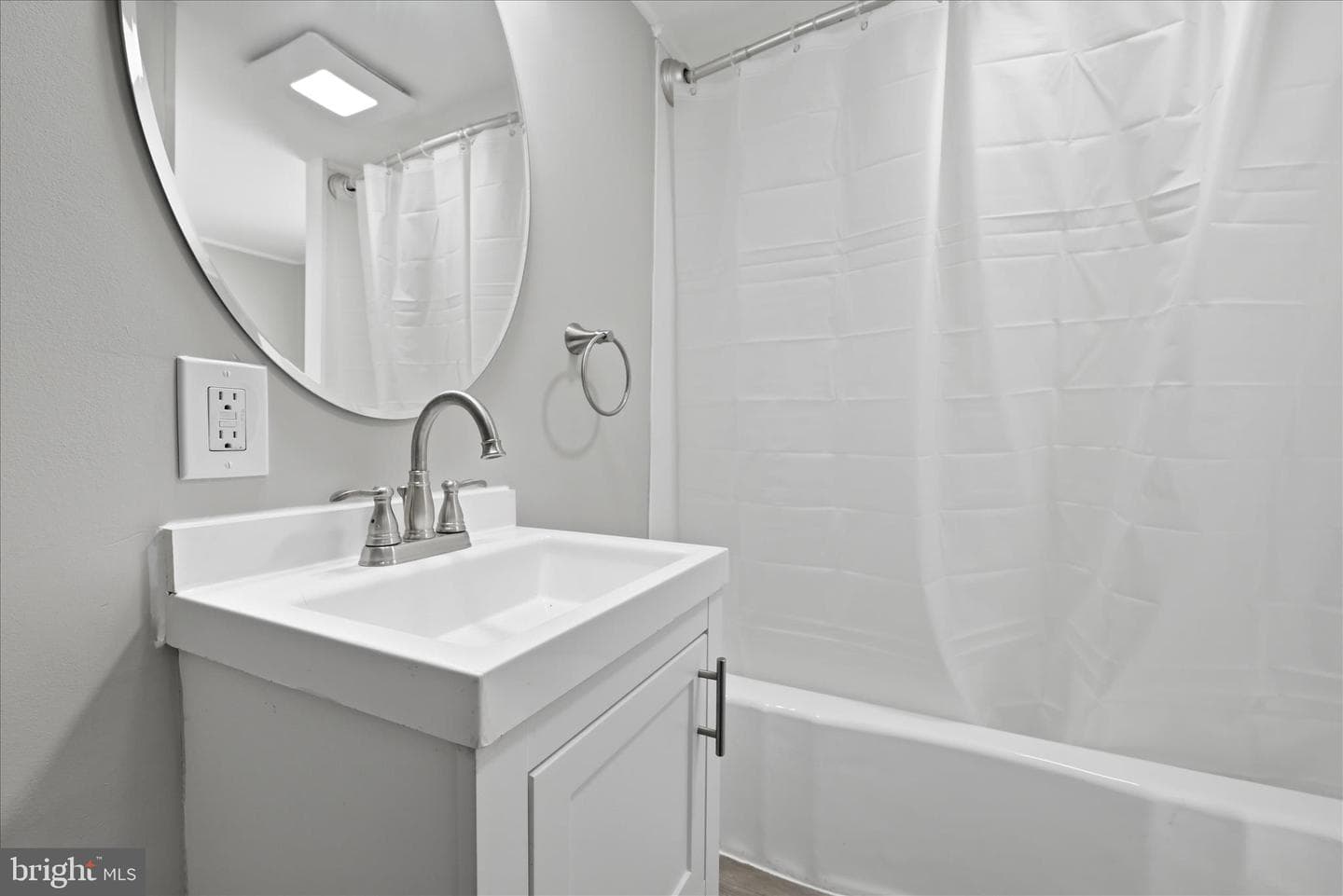 155 Royal Avenue photo 28