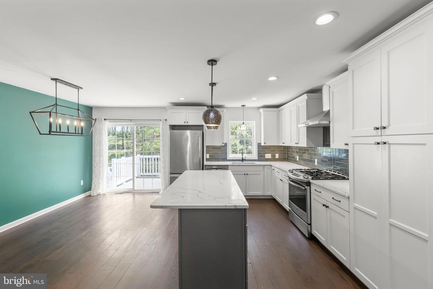 112 Colonial Drive photo 6