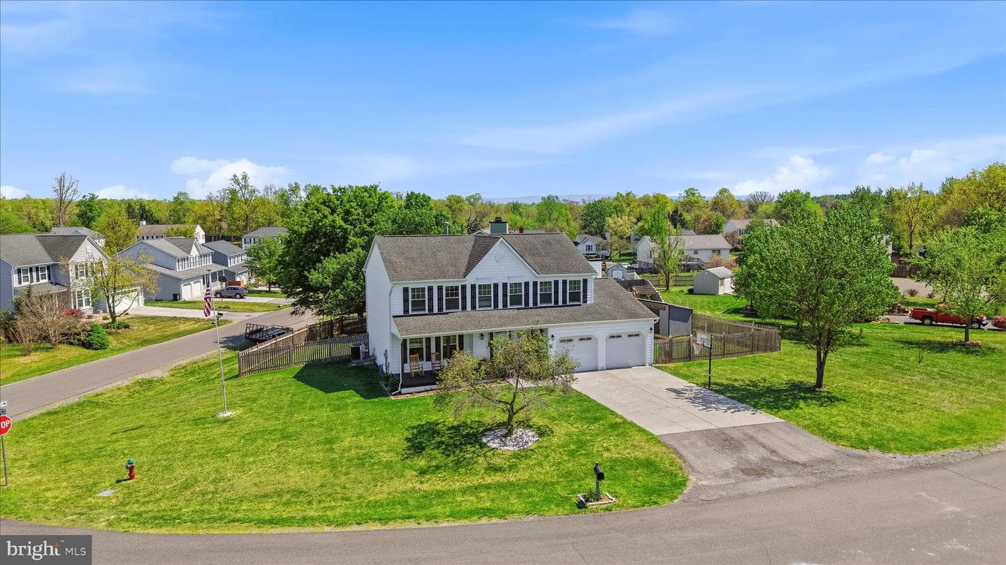 101 Sussex Circle photo 3