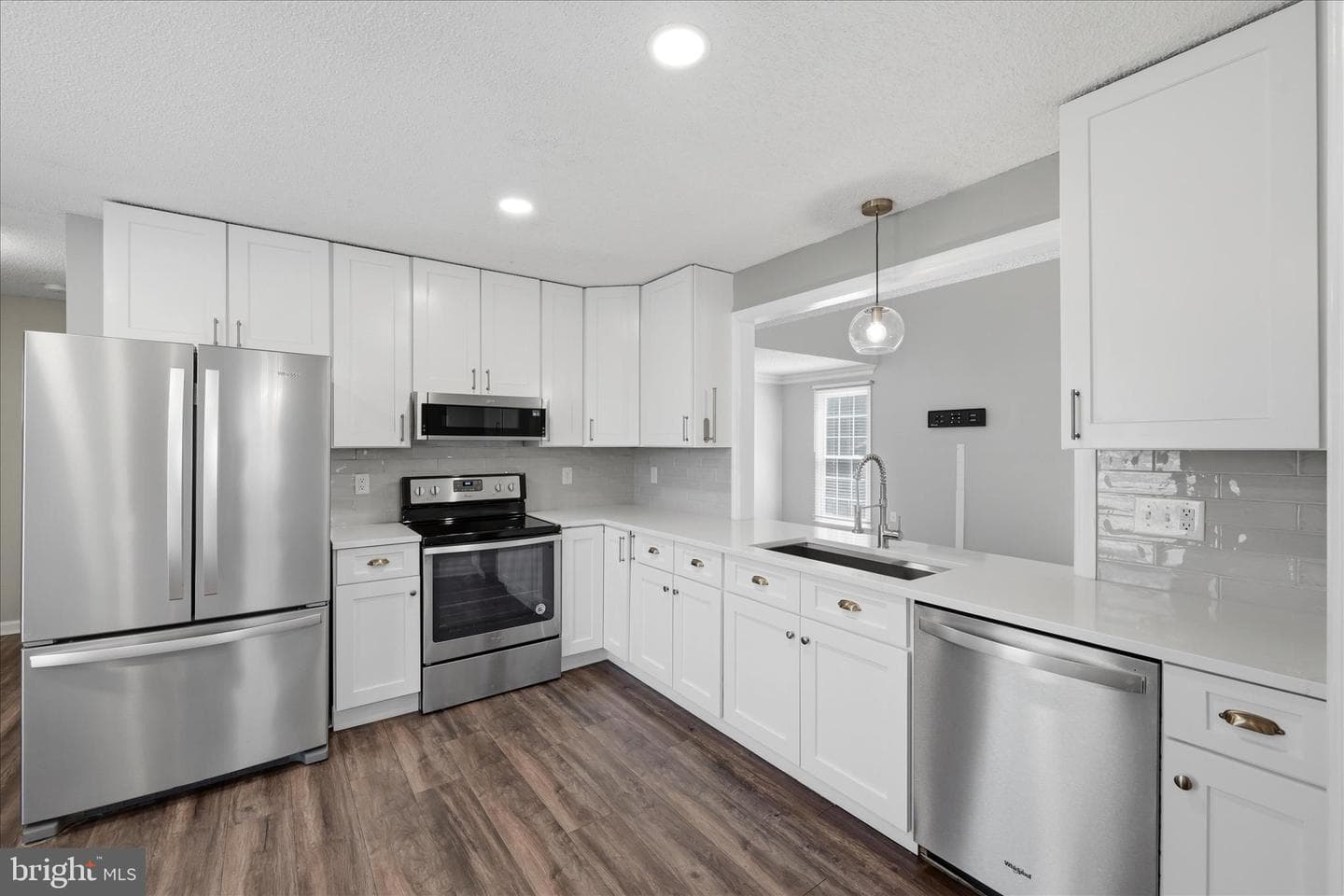 400 Lakeview Drive photo 18