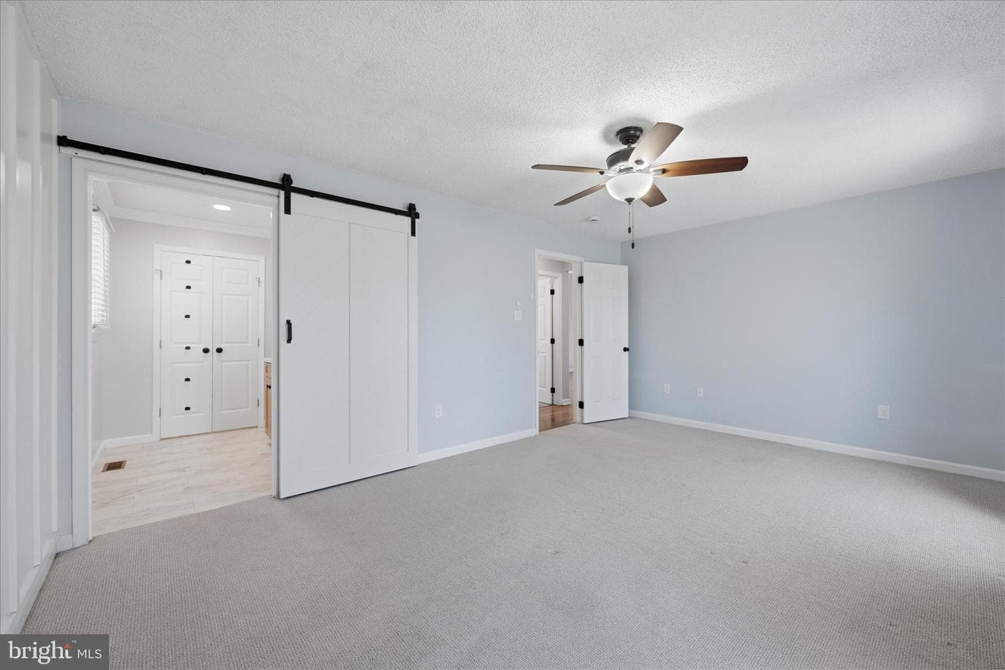 400 Lakeview Drive photo 22