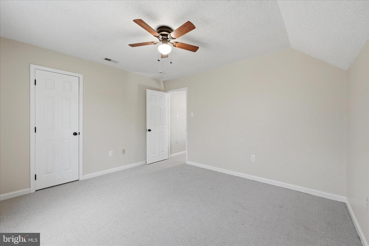 400 Lakeview Drive photo 35