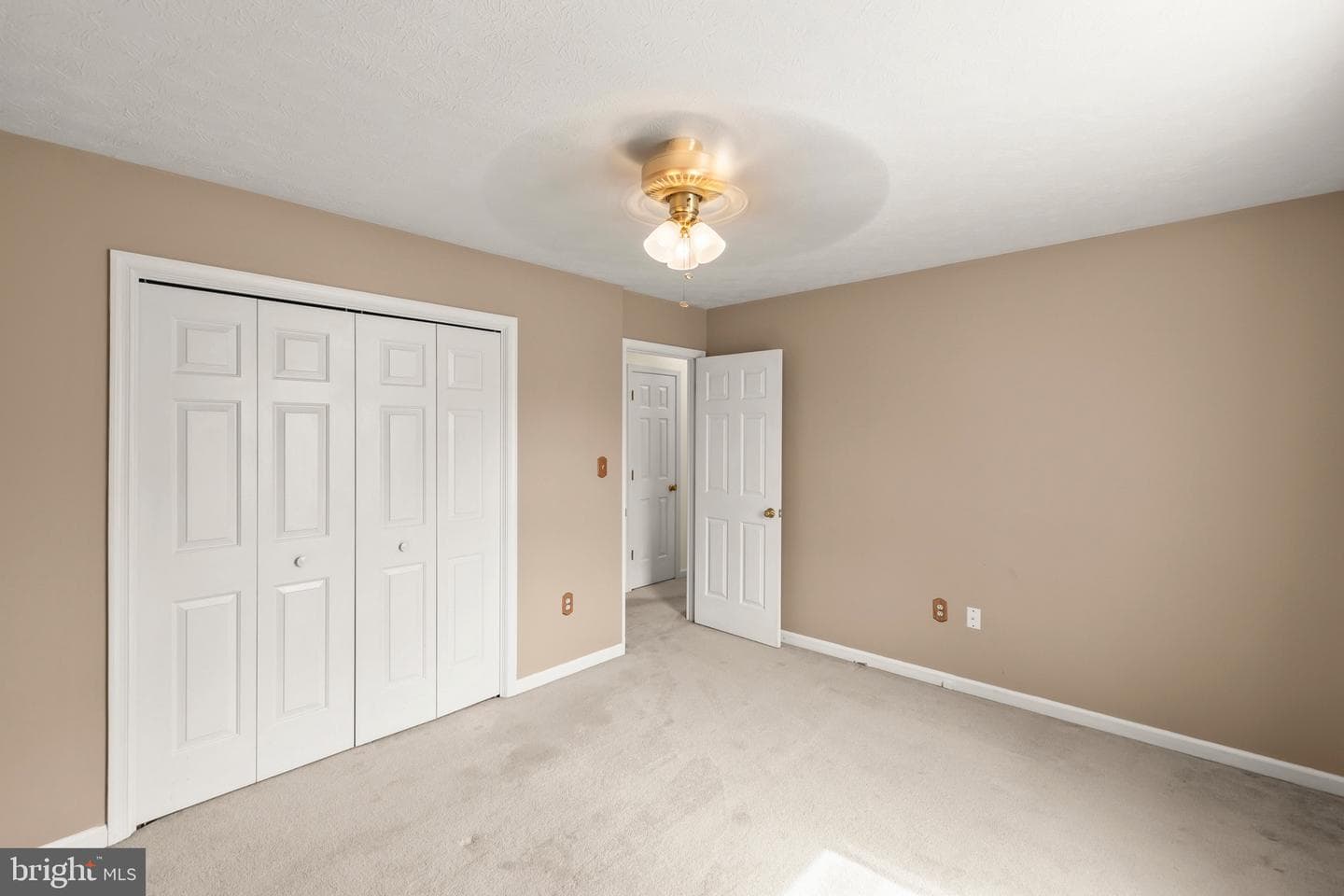 105 Lakewood photo 13