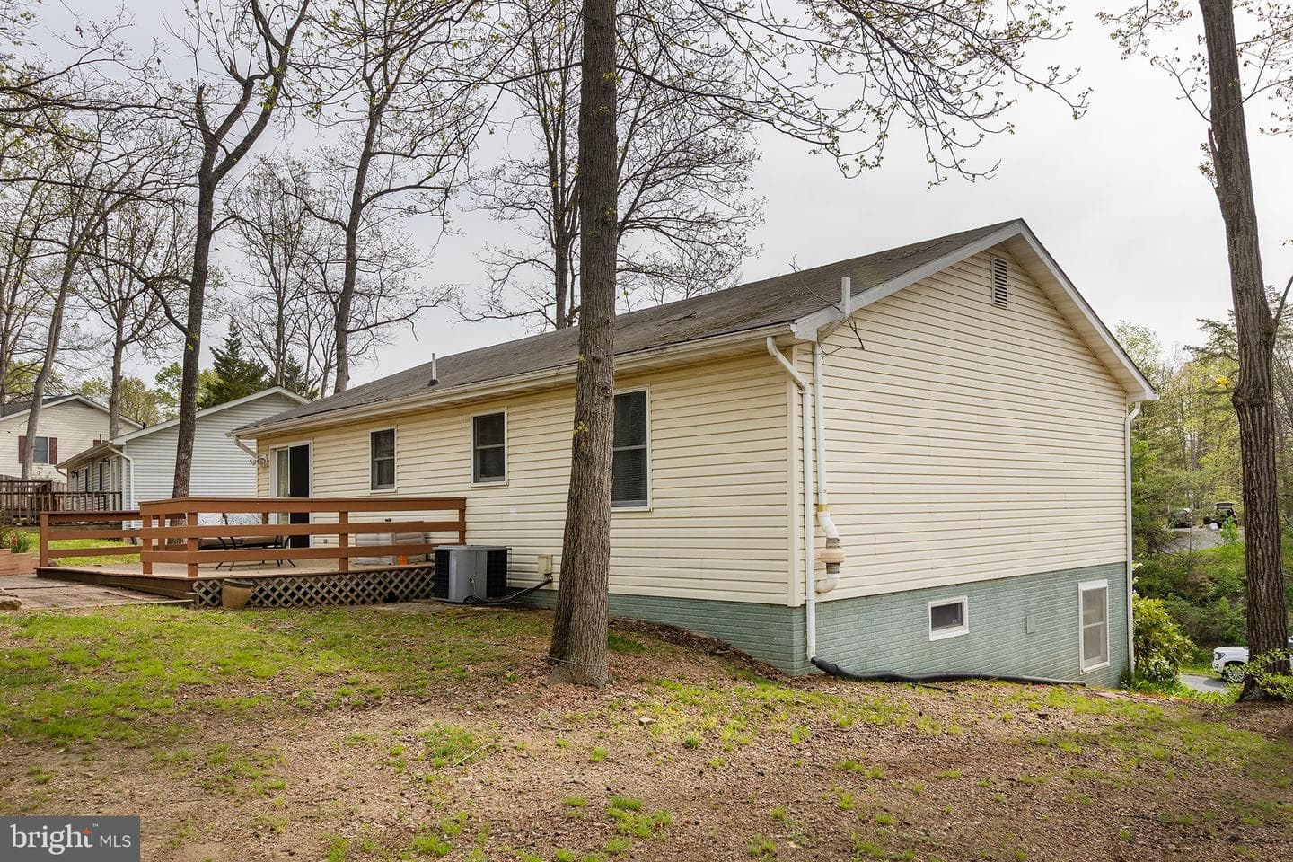 105 Lakewood photo 38
