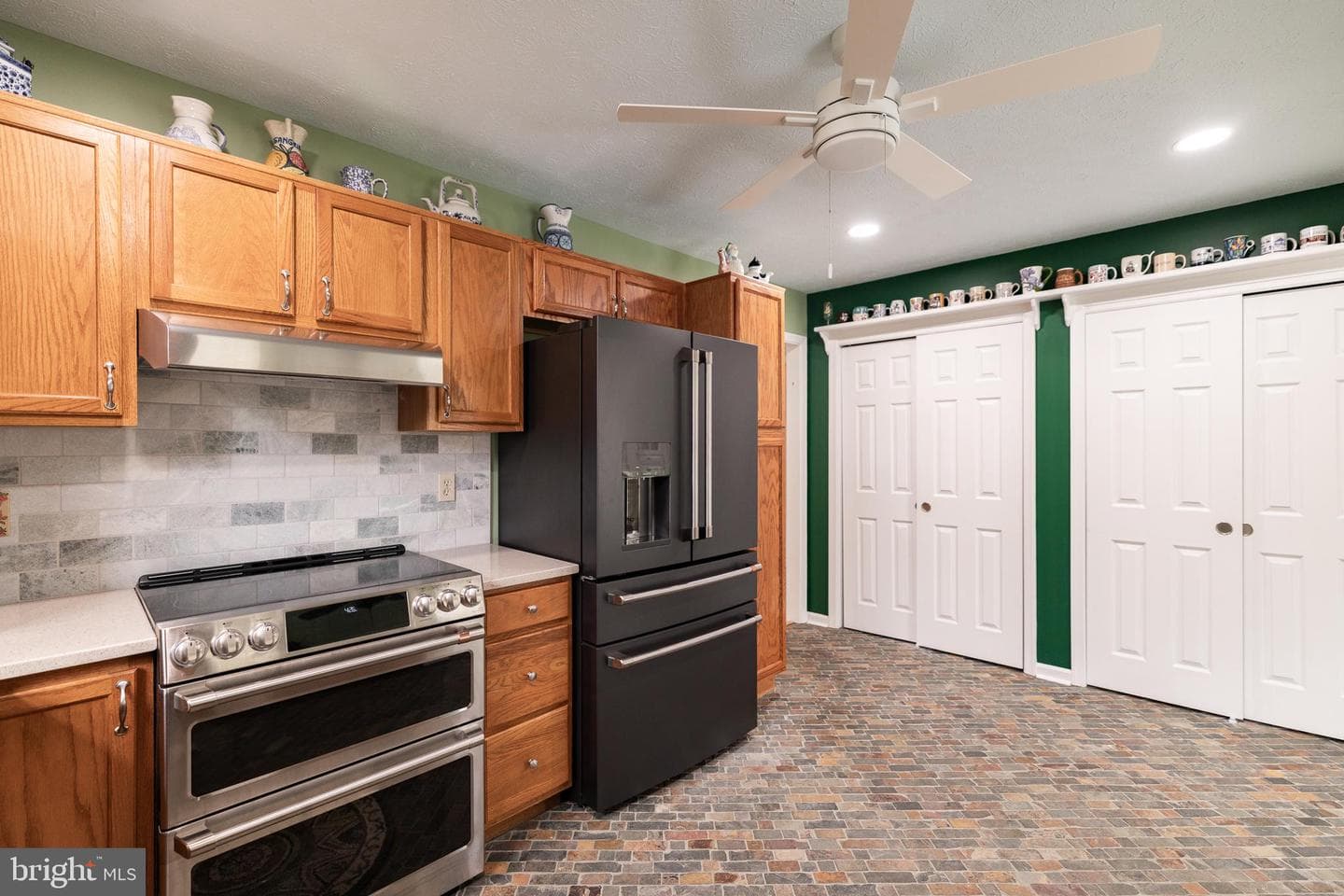 200 Crestwood Lane photo 12