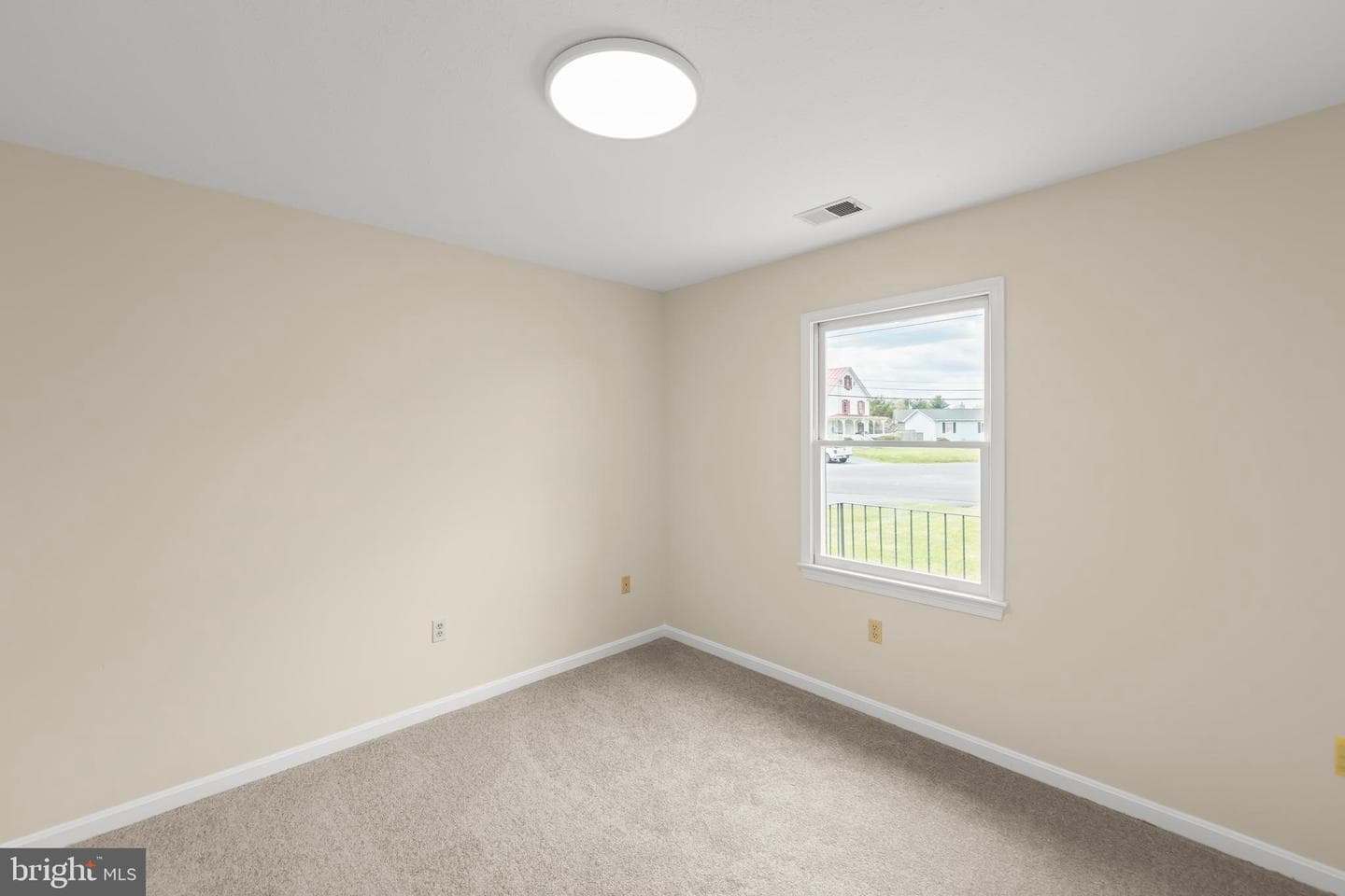 114 Pioneers Road photo 12