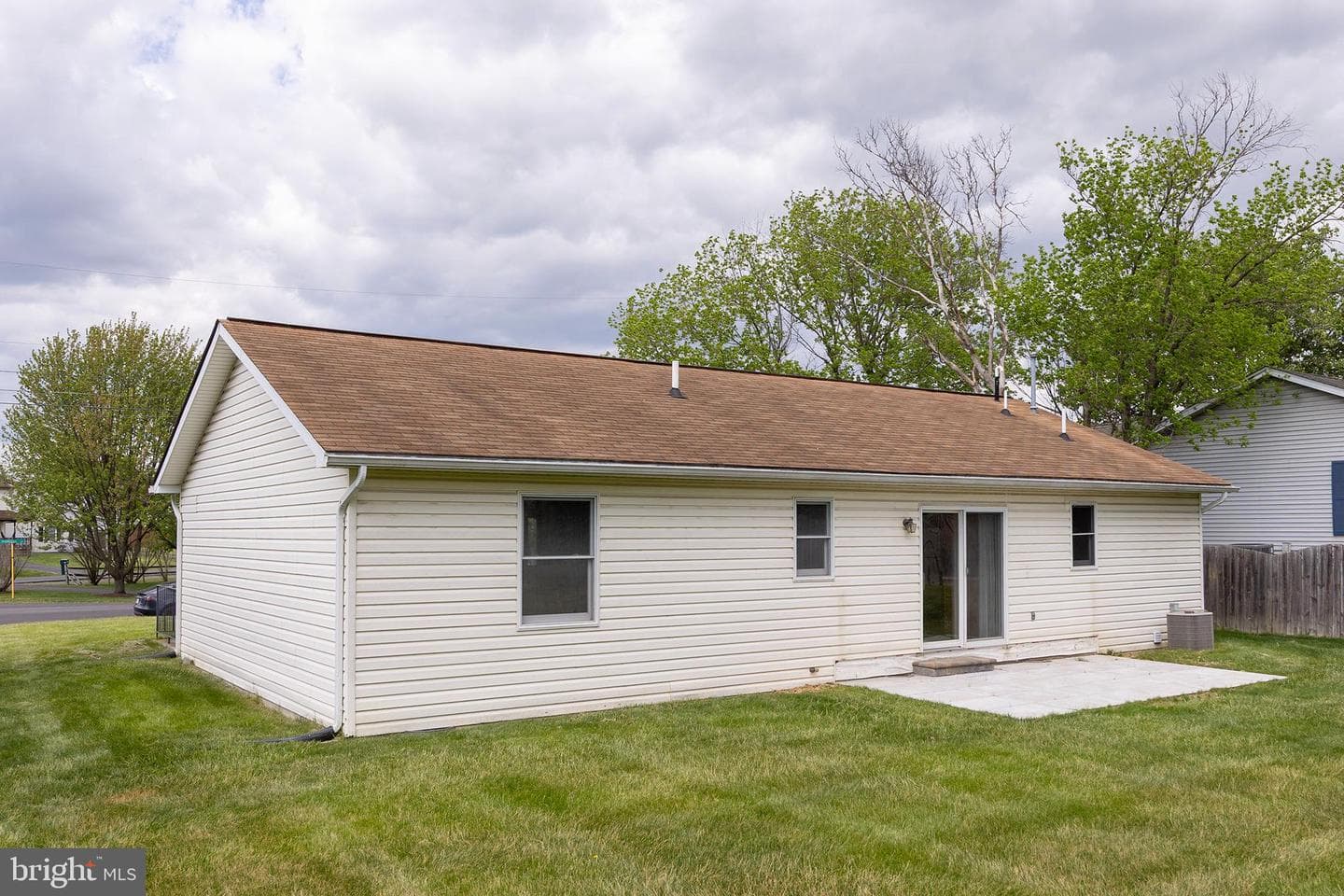 114 Pioneers Road photo 4
