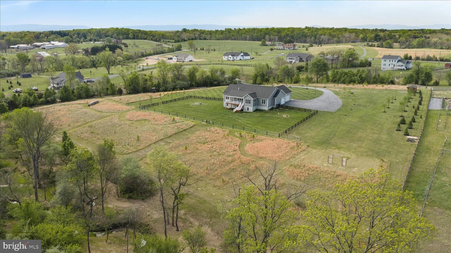 1015 Redbud photo 64