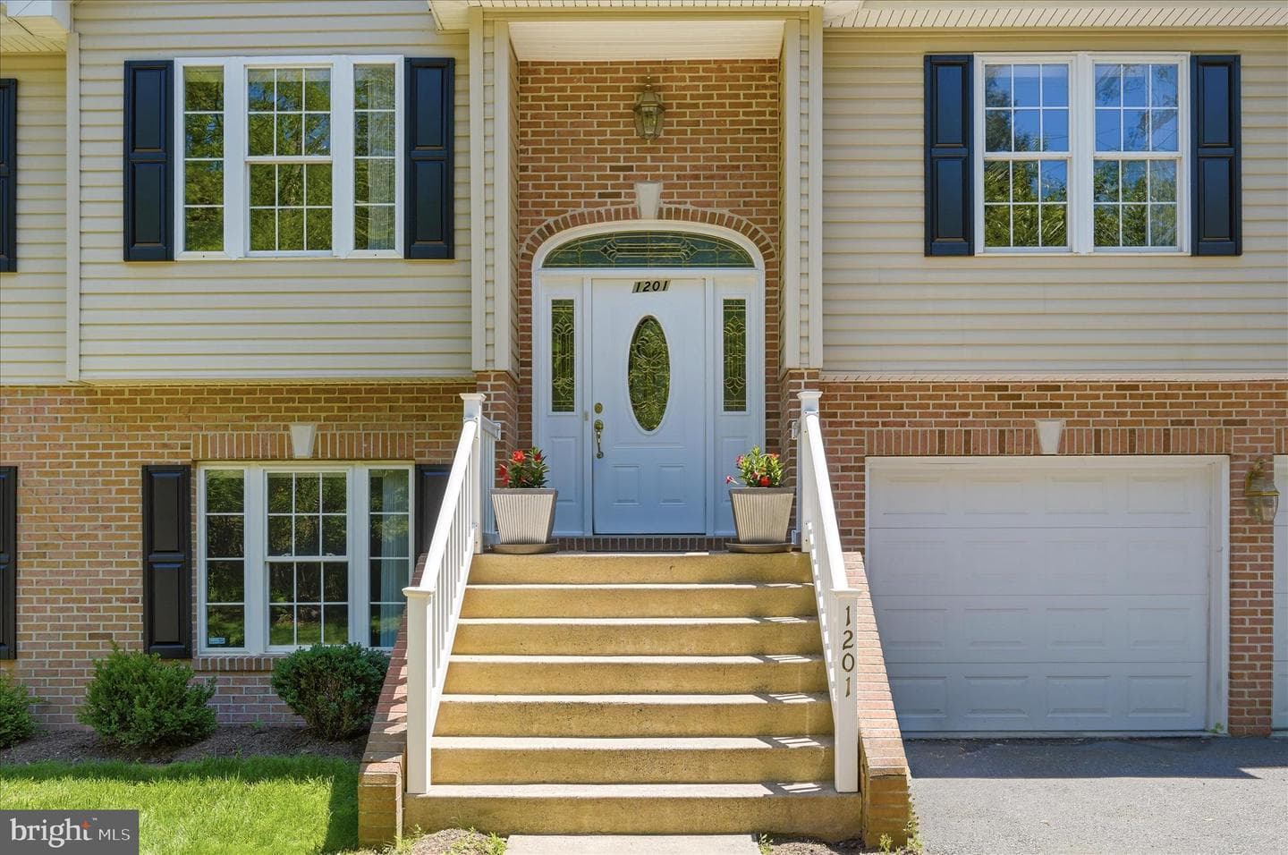 1201 Lakeview Drive photo 4