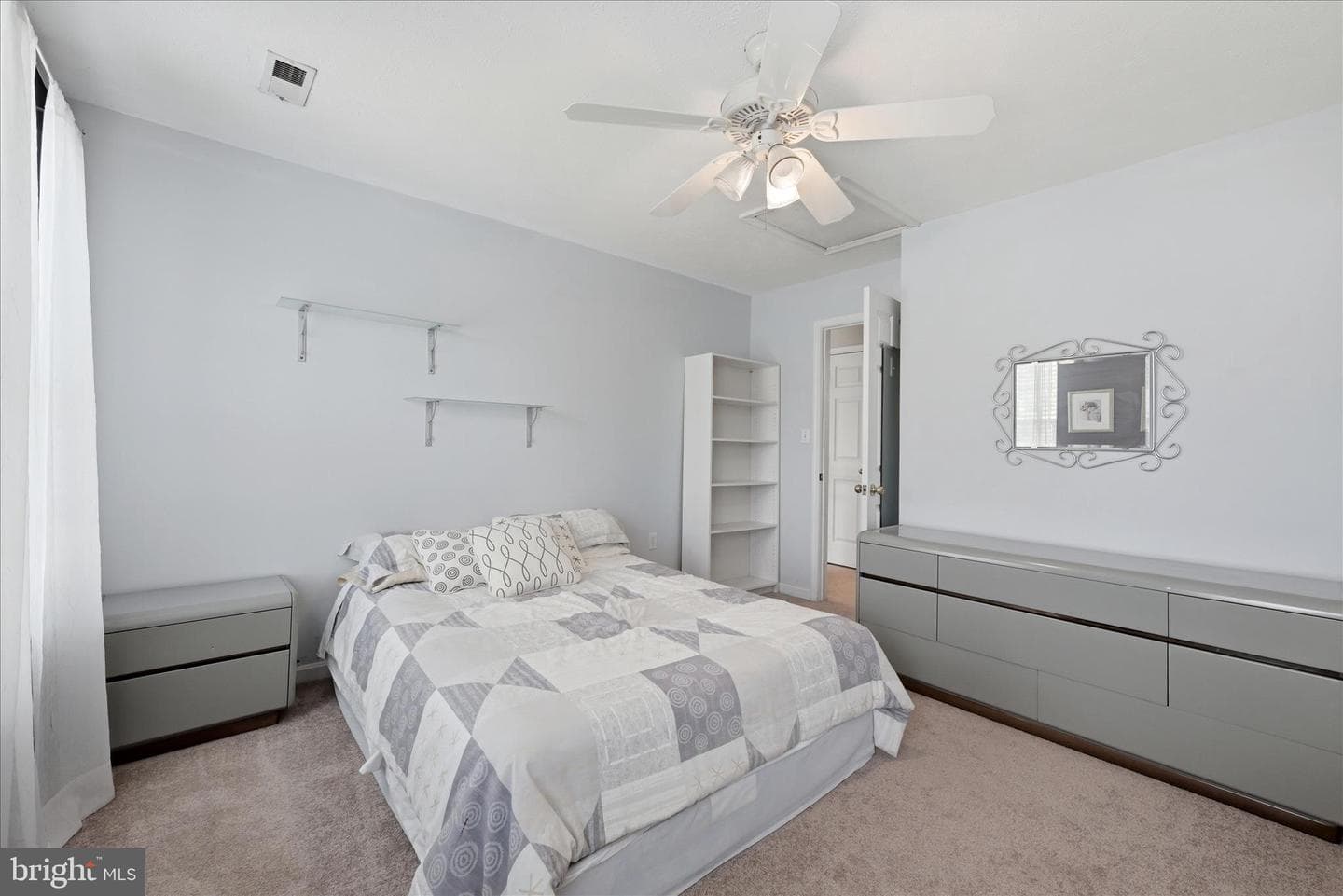 126 Churchill photo 27