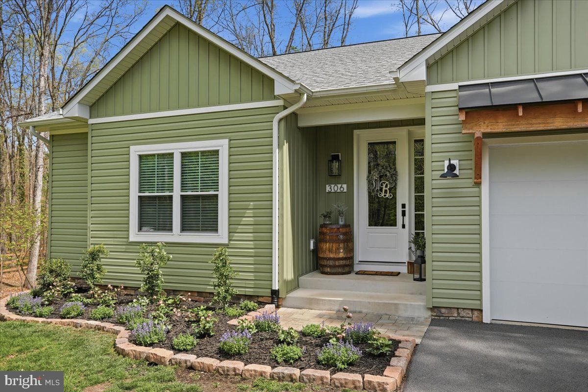306 Dogwood Drive photo 2