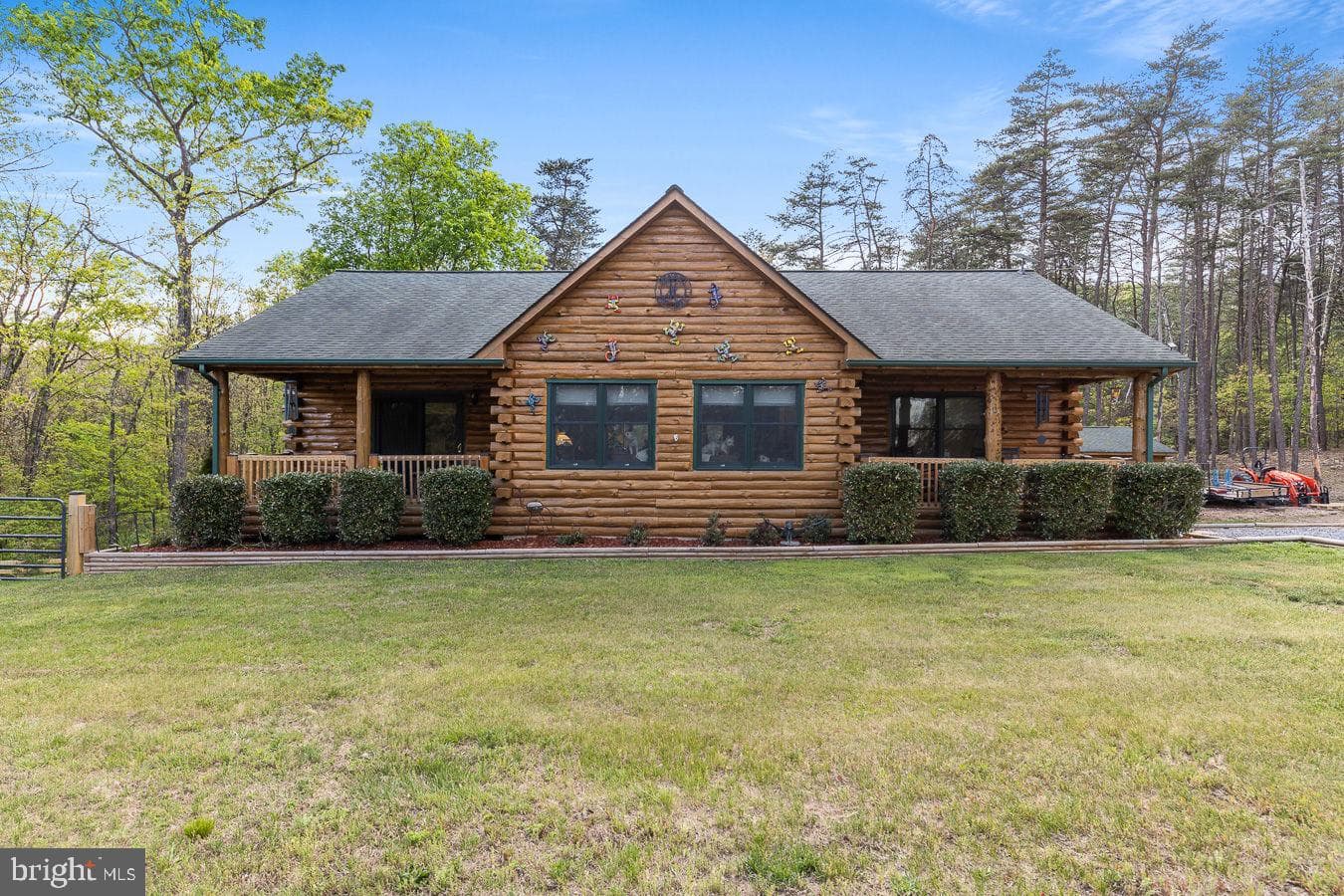 140 Pine Tree Court photo 2