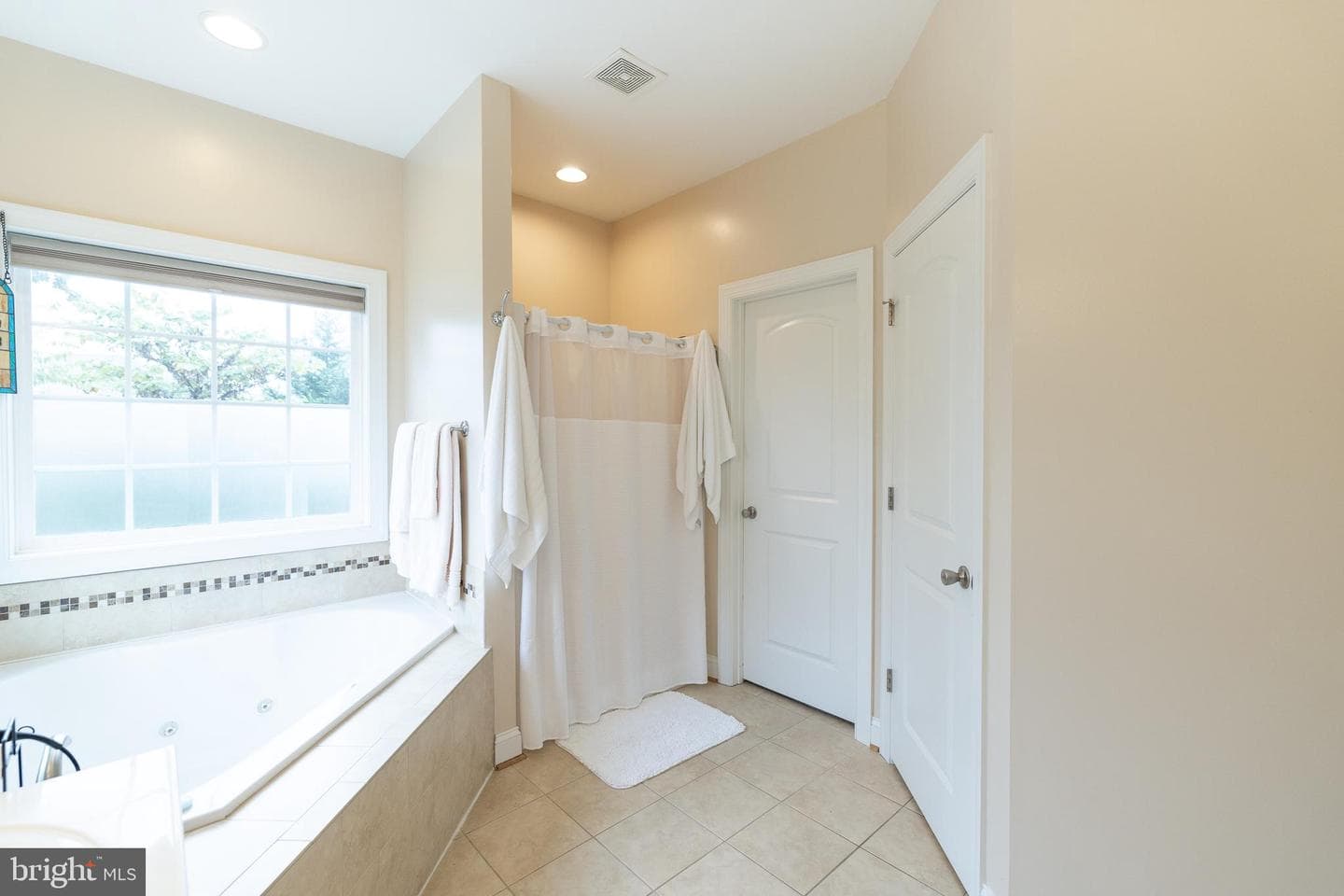 112 Wales Court photo 38