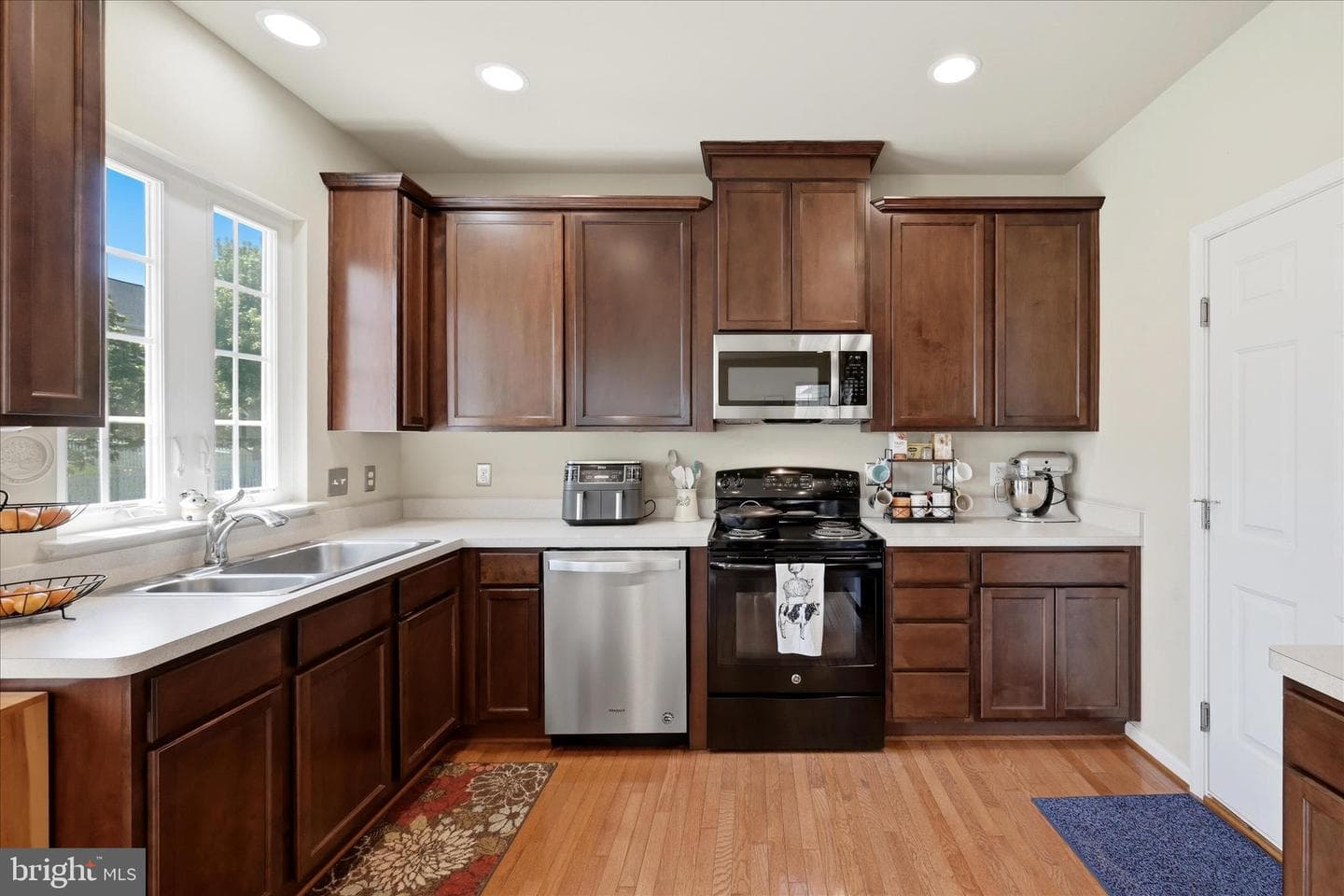 107 Fiesta Drive photo 24