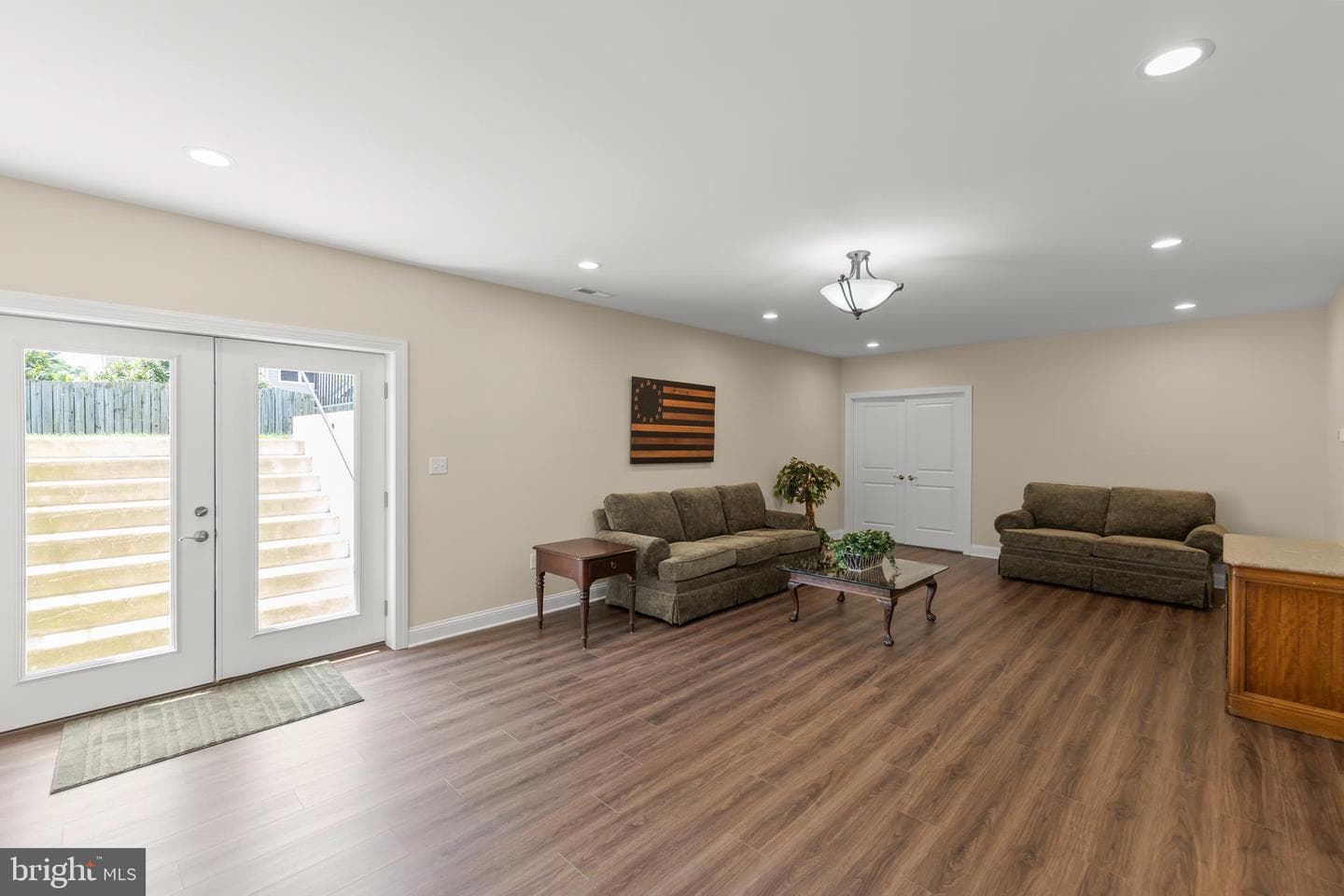 135 Kinross Drive photo 33
