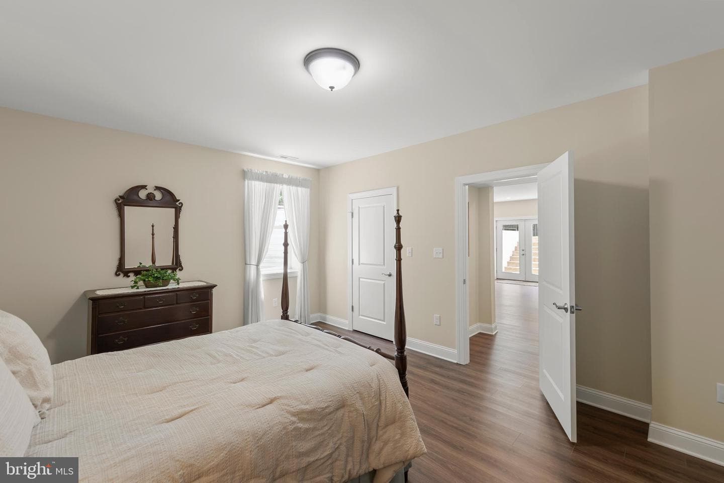 135 Kinross Drive photo 39