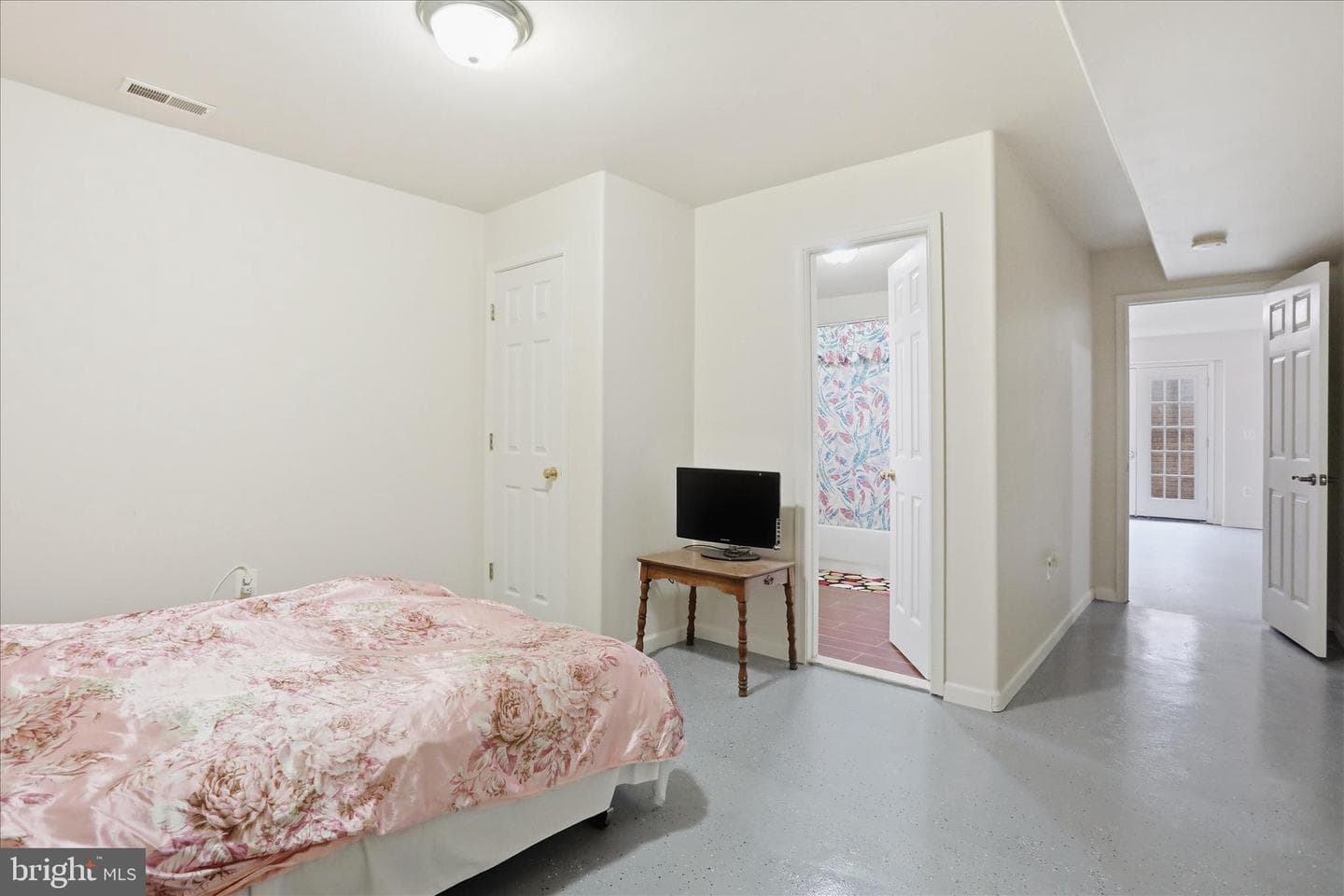 220 Flanagan Drive photo 33